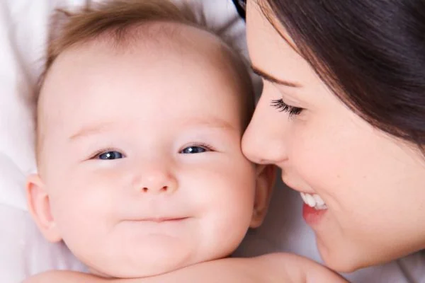 pro-terra-baby-scaled-600x400 glückliche Mama mit Baby