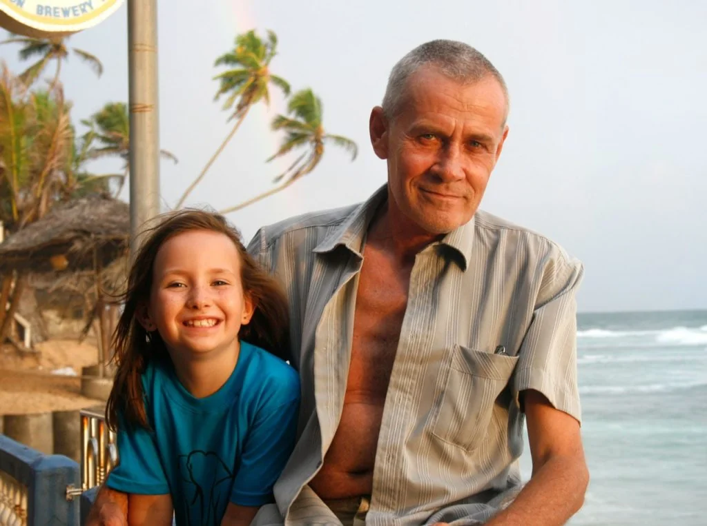 pro-terra-about-werner-trausner Mädchen mit Opa in Sri Lanka