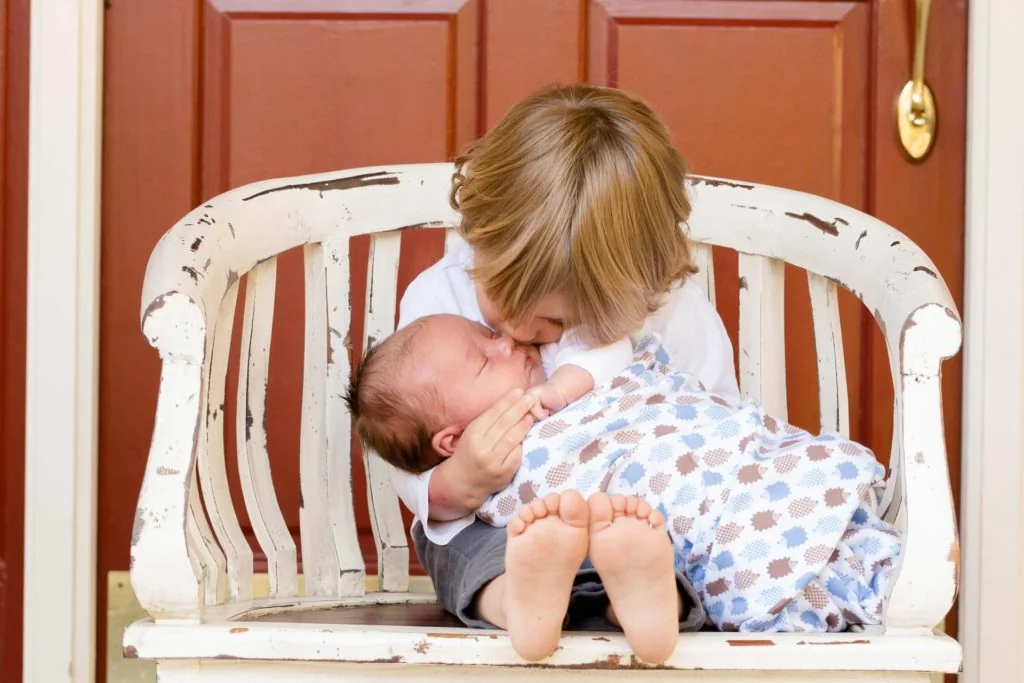pt-img-about-whelfen2 kleines Kind mit Baby